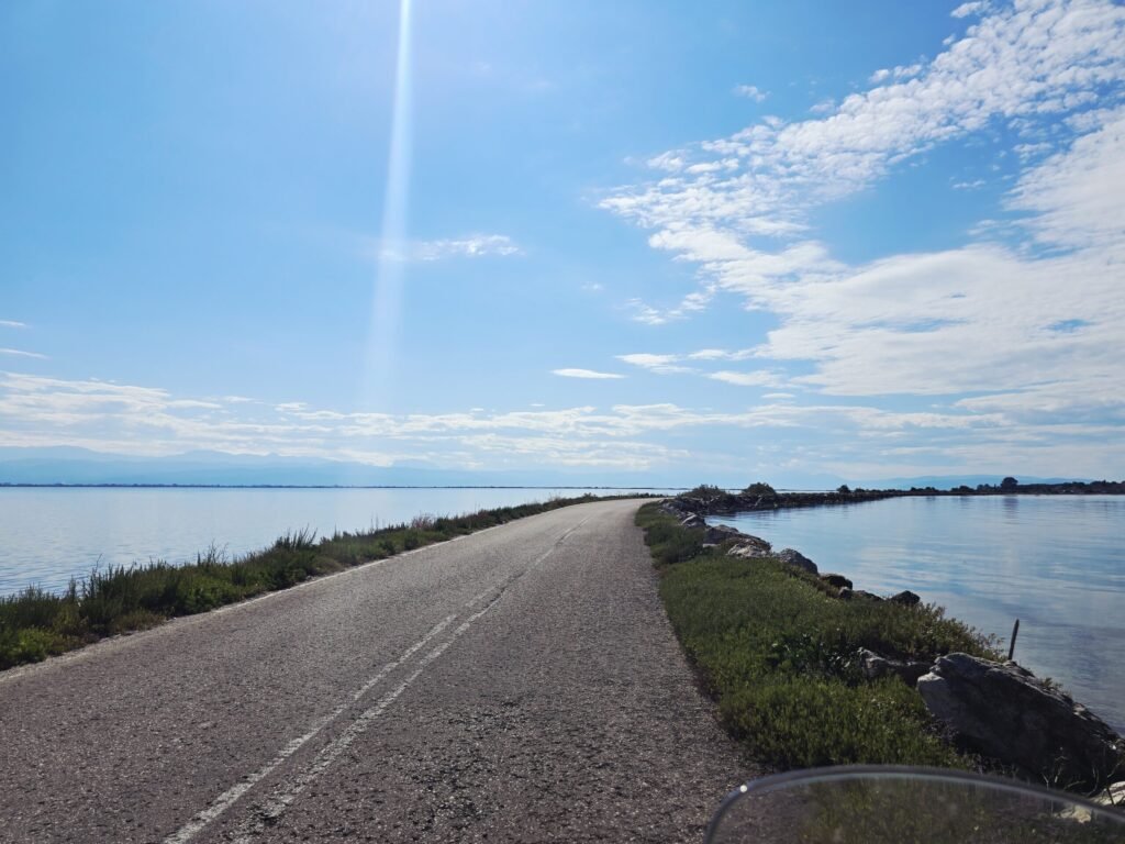 Straße ins Meer Griechenland Koronisia