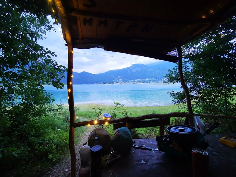 Abendstimmung und Romantik beim Motorradfahren in Bosnien