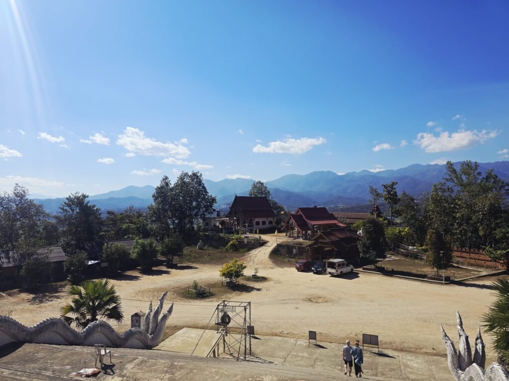 Kulturelle Eindrücke während einer Motorradreise durch Thailand.