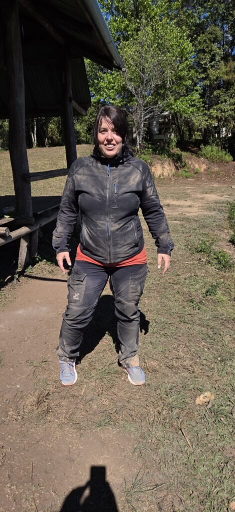 Offroad‑Stopp an einem Aussichtspunkt bei Pai mit Panorama über Nordthailand