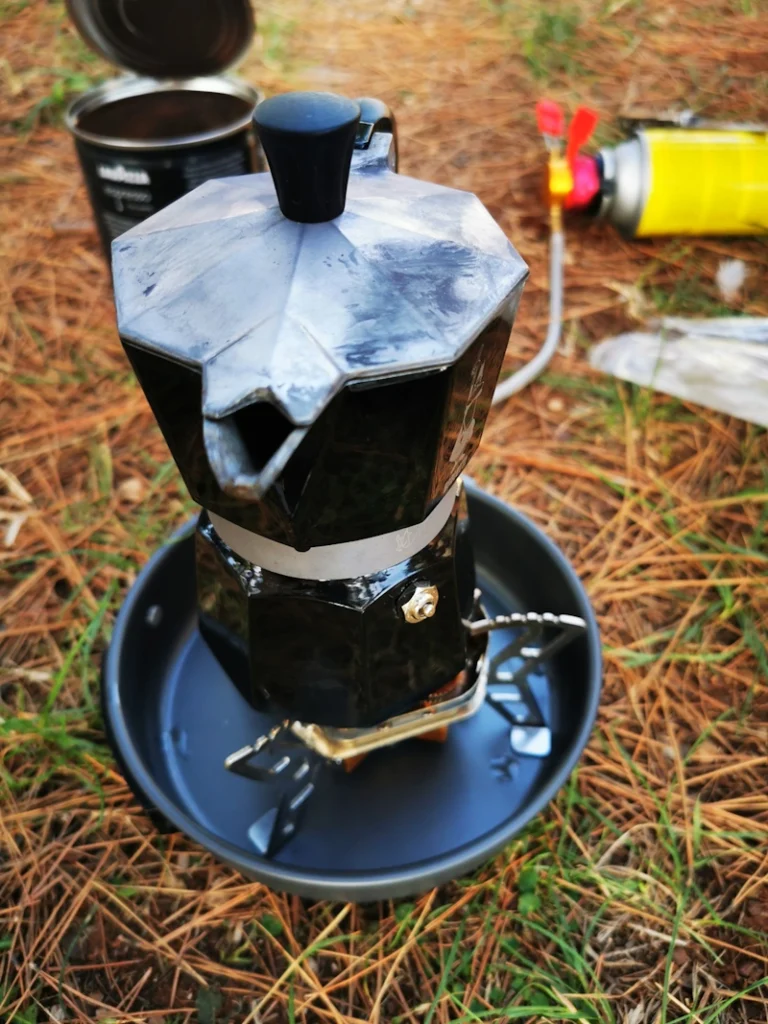 Bialetti auf Motorradreisen Kaffee Kochen