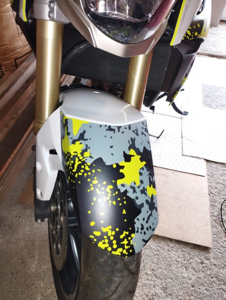 SUZUKI GSR 750 Folierung