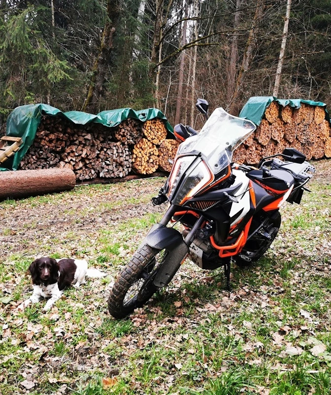 Maila und Motorrad