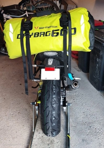 Drybag am Motorrad befetigen