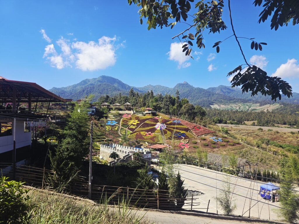 Dschungelstraße mit 1.864 Kurven im Norden Thailands