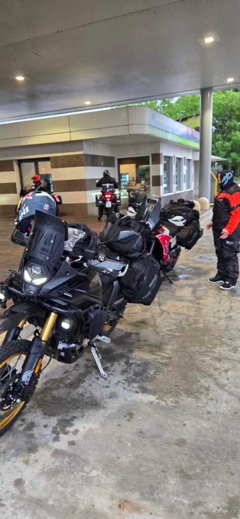 Sahara anreise Genua Fährhafen Regen Motorrad