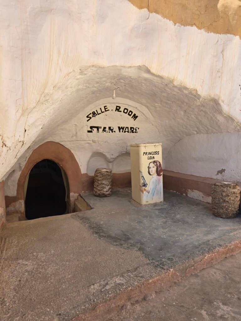 Matmata Filming Locations Krieg der Sterne Star Wars Tour Hotel Sidi Driss Höhlendorf
